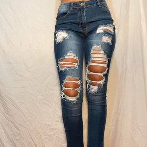 Fashion Nova Ripped Jeans Womens Size: 5